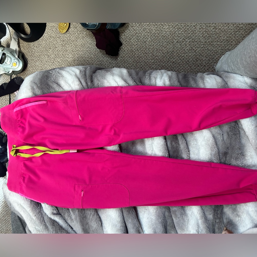 Figs shocking pink jogger set XS